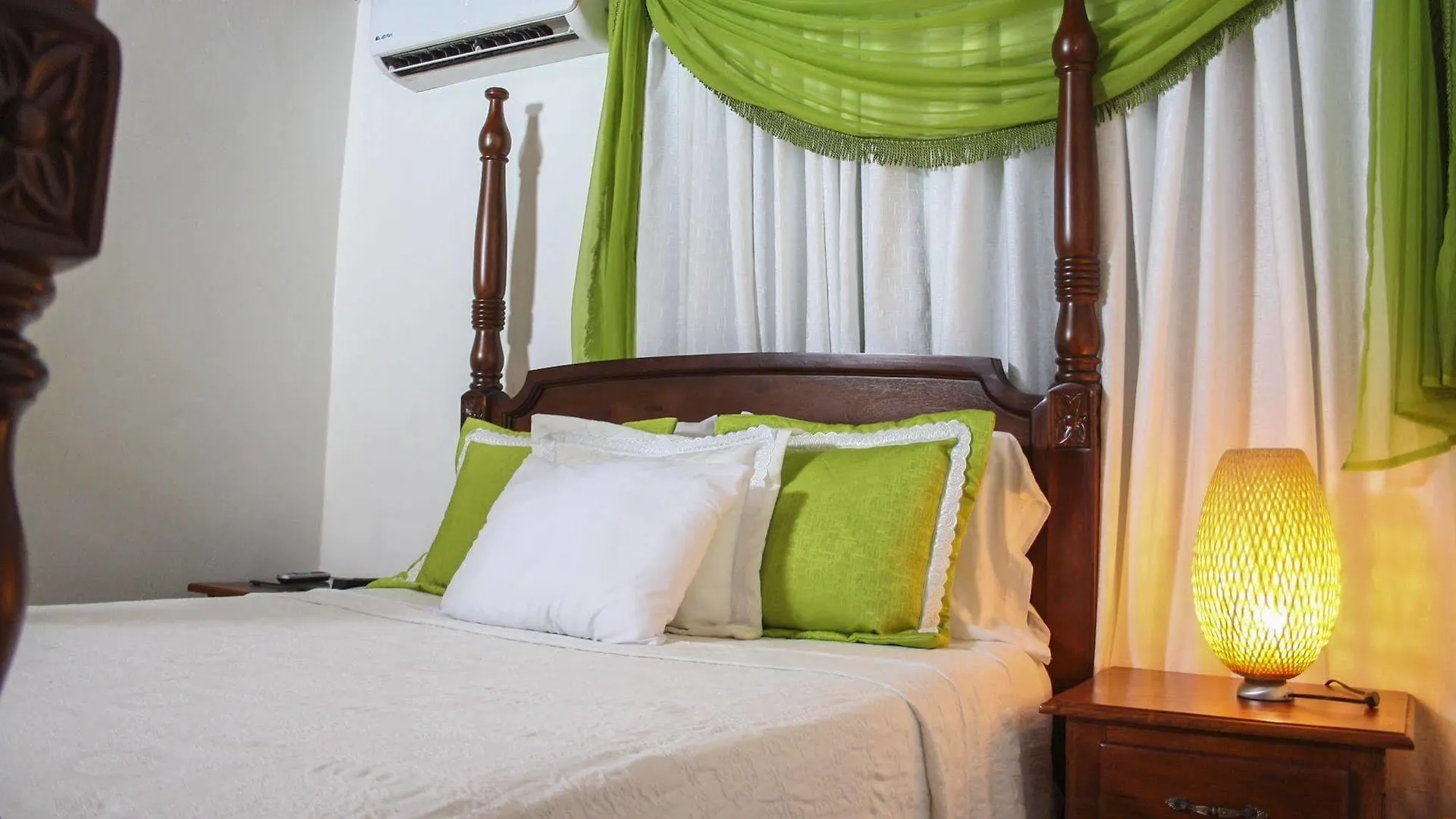 Hotel Sea Breeze Paraiso