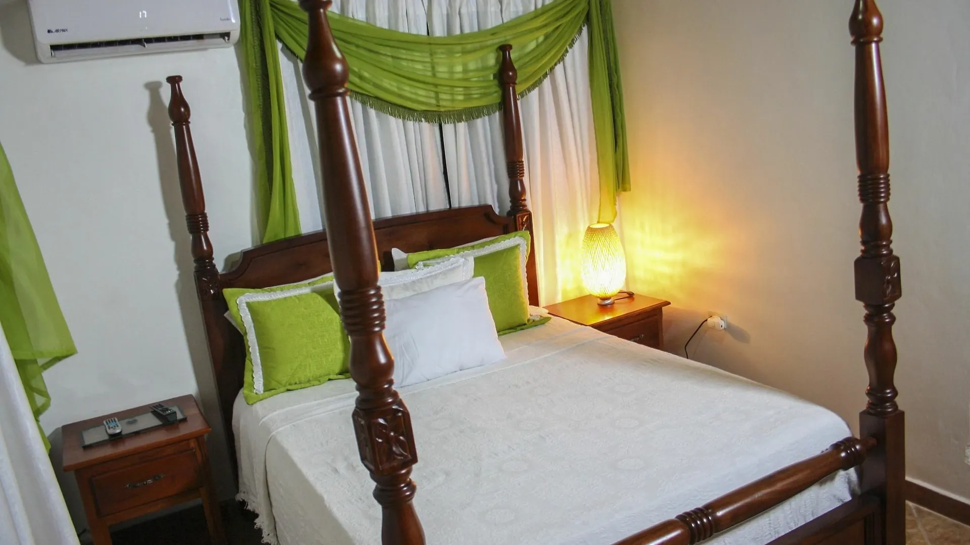 Hotel Sea Breeze Paraiso   Paraiso (Barahona)